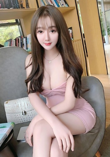 清纯可爱妹子开朗爱笑女神范，情人般的感觉让人沉醉